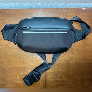 Nomatic 1L Slim & Lightweight Crossbody, Everyday Fanny-Pack Black